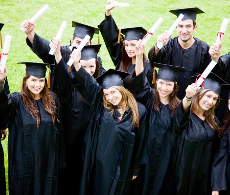 Студенты на вручении диплома